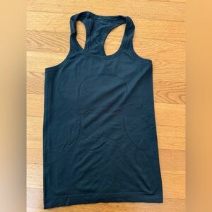 Swiftly Tech Racerback Tank Top 2.0
Hip Length size 4